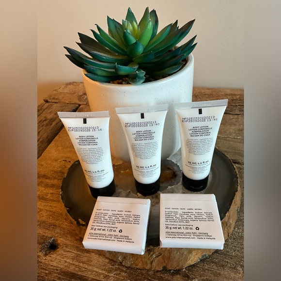 Five piece Balmain travel bath set - Picture 2 of 2